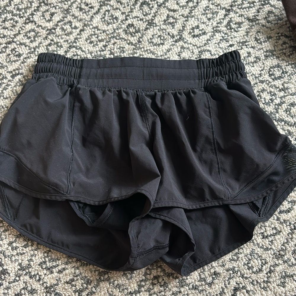 black lululemon 2.5 size 4